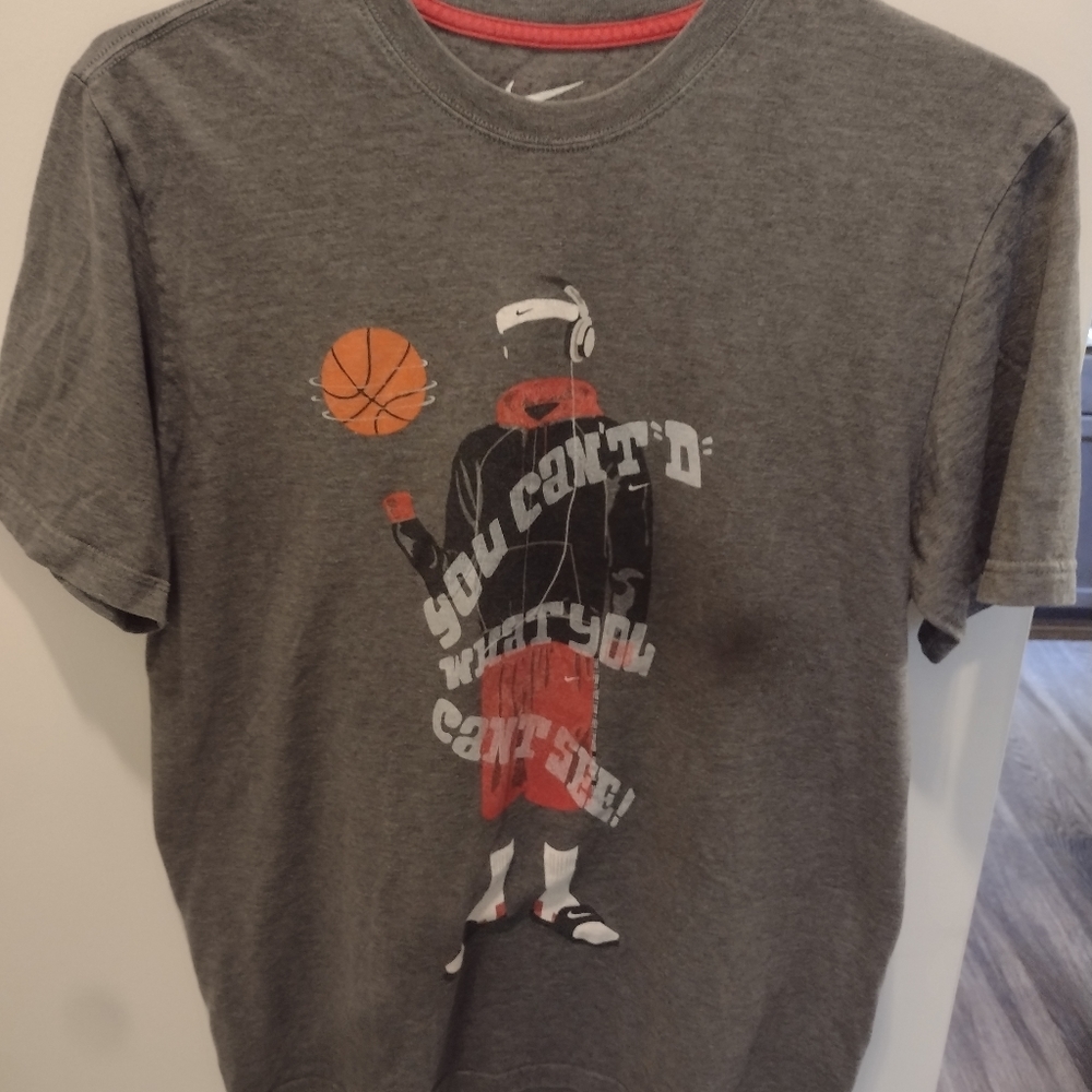 Nike Men's Graphic T "you can't D what you can't see"